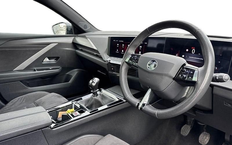 Used Vauxhall Astra Ultimate 131 HP (96 kW) 2024 Black Hatchback