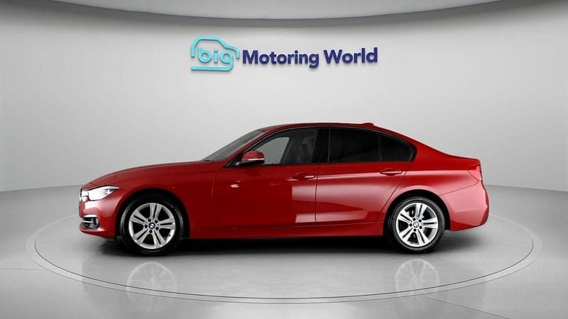 Used BMW 318 Sport Line 136 HP (100 kW) 2018 Red Sedan