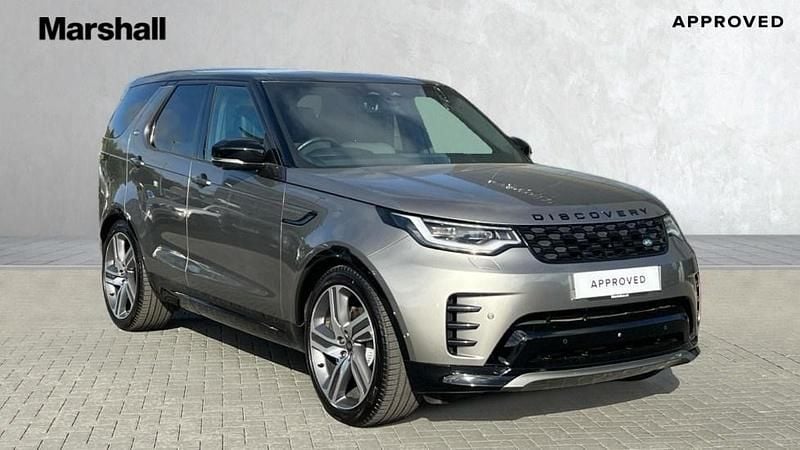 Premium metallic silicon silver Used 2023 Land Rover Discovery 5 HSE Dynamic SUV | £55,192 (Expensive) - Image 1/4
