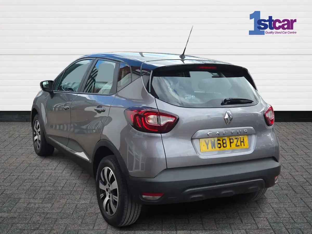 Używany Renault Captur Play 90 KM (66 kW) 2019 Szary SUV