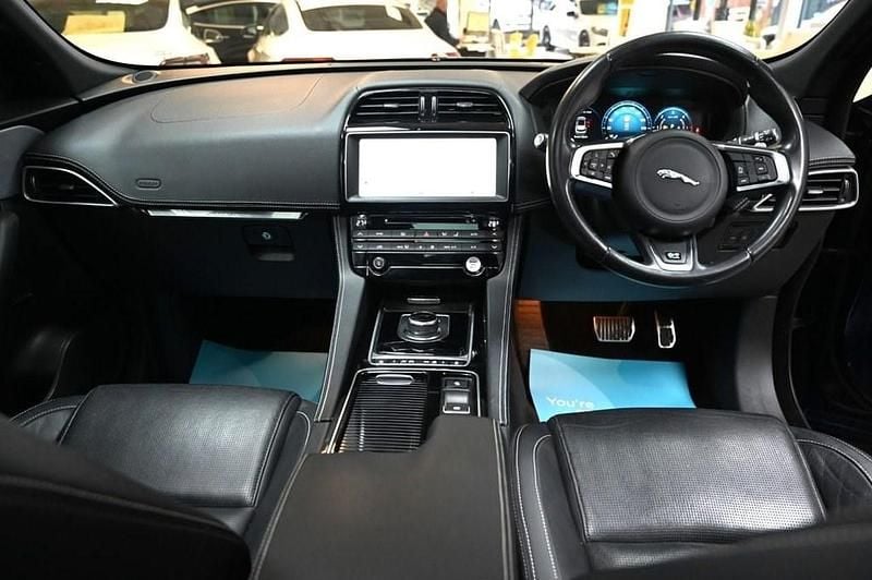 Used Jaguar F-Pace R-Sport 180 HP (132 kW) 2017 Blue SUV
