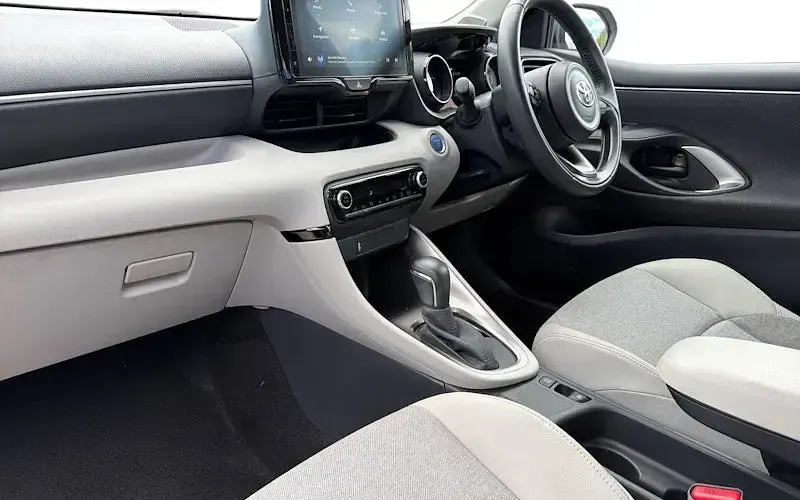 Used Toyota Yaris 116 HP (85 kW) 2023 White Hatchback