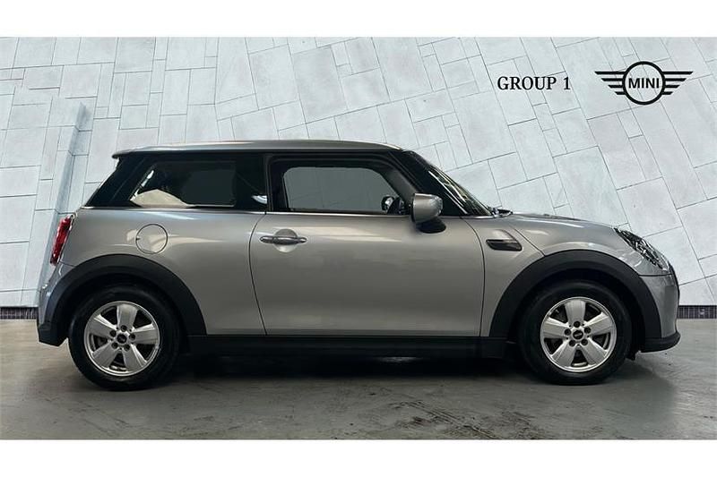 Used Mini Cooper Classic 136 HP (100 kW) 2024 Silver Hatchback