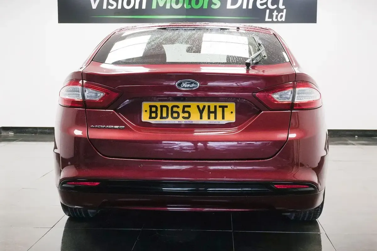 Used Ford Mondeo Titanium 2015 Red Hatchback