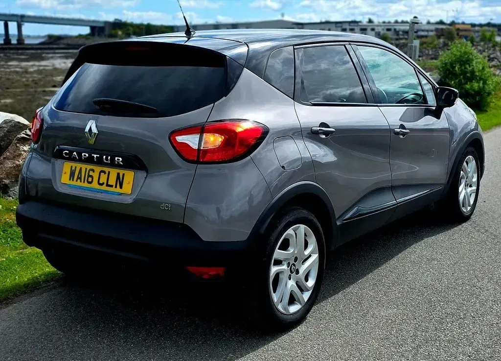 Used Renault Captur Dynamique 90 HP (66 kW) 2016 Grey/black SUV