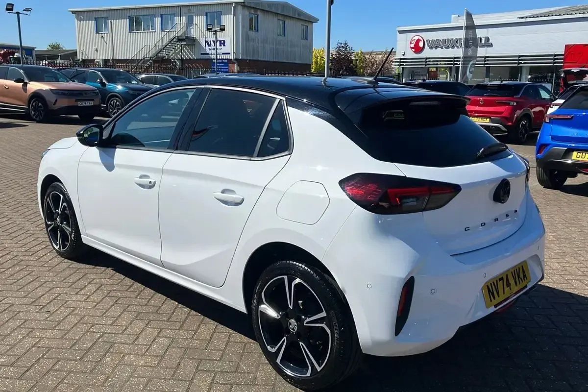 Second-hand Vauxhall Corsa S 100 CP (73 kW) 2025 Alb Hatchback