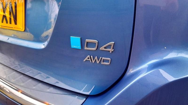 Used Volvo XC60 R-Design 190 HP (139 kW) 2017 Blue SUV