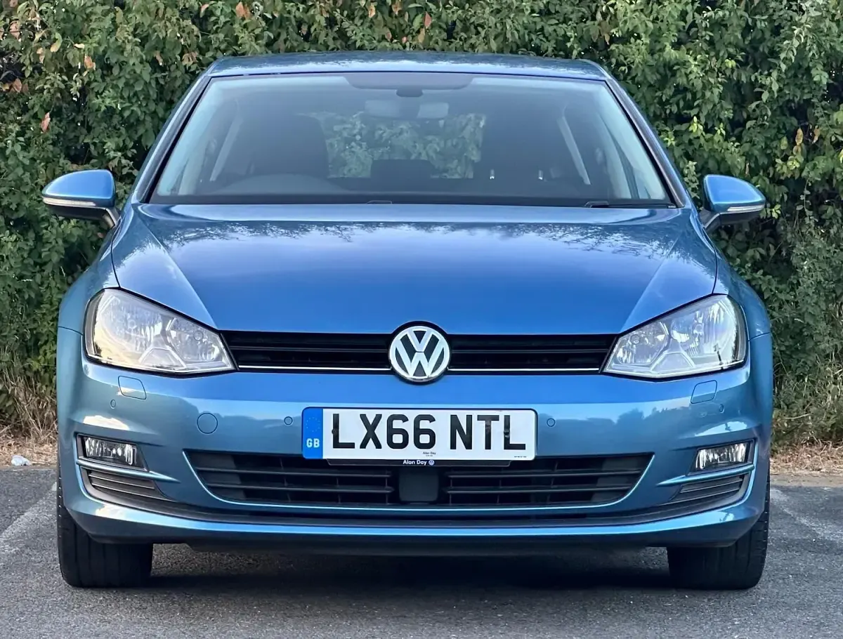 Used VW Golf VII Edition 125 HP (91 kW) 2016 Blue Hatchback
