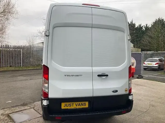 Usado Ford Transit 130 HP (95 kW) 2022 Branco Van