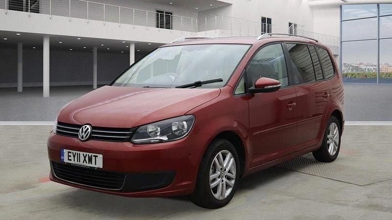 Used VW Touran SE 105 HP (77 kW) 2011 Red MPV