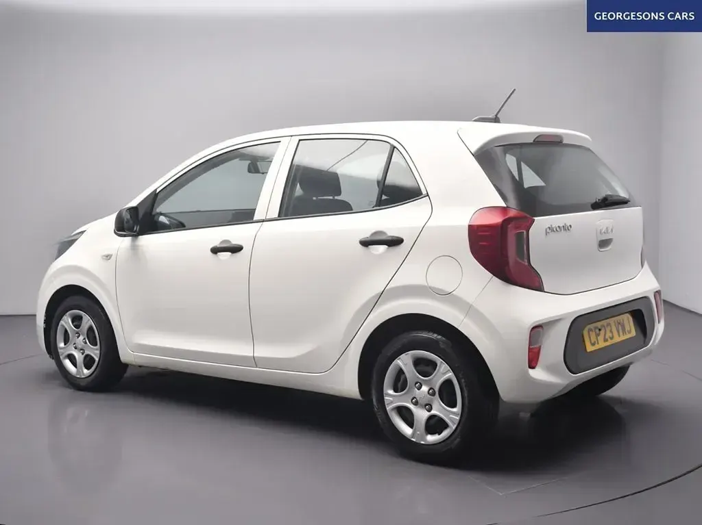 Second-hand Kia Picanto 66 CP (48 kW) 2023 Alb Hatchback