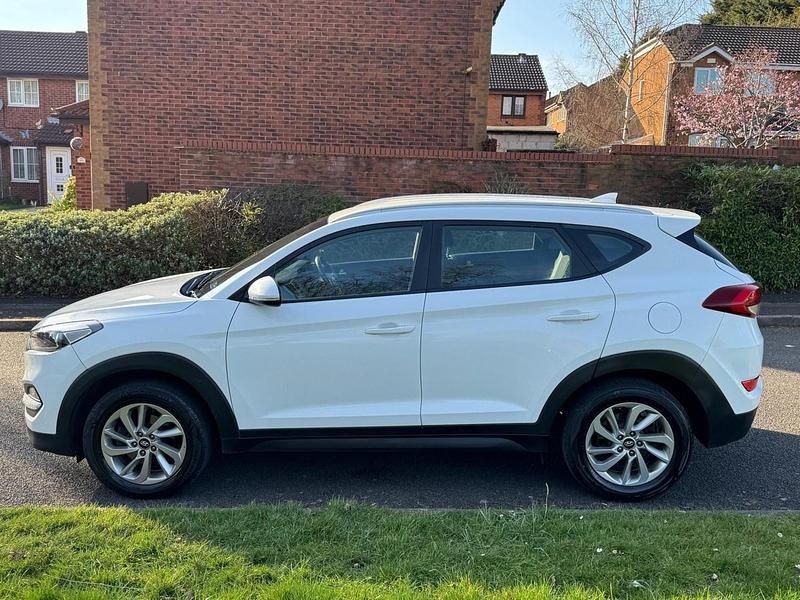 Used Hyundai Tucson SE 177 HP (130 kW) 2017 White SUV