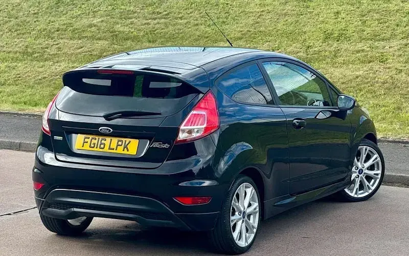 Used Ford Fiesta Zetec 125 HP (91 kW) 2016 Black Hatchback