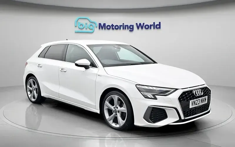 Begagnad Audi A3 Sportback S-Line 110 HK (80 kW) 2023 Vit Halvkombi