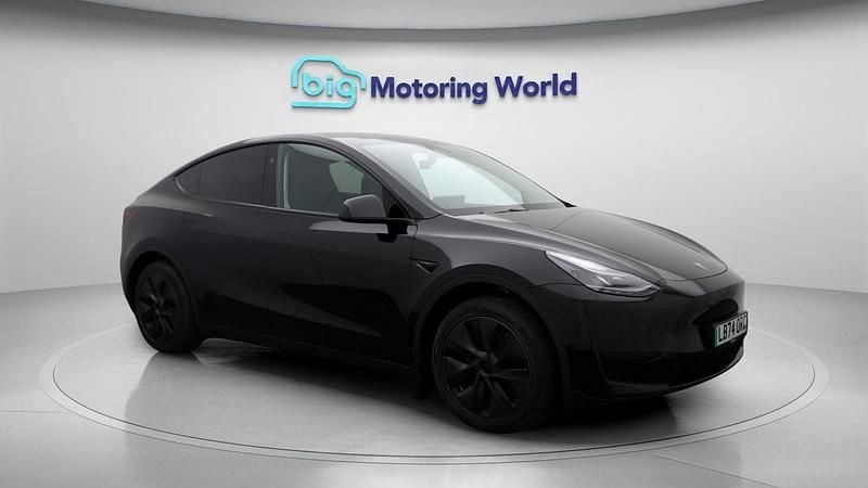 Used 2024 Tesla Model Y Long Range SUV | £35,300 (Expensive) - Image 1/4