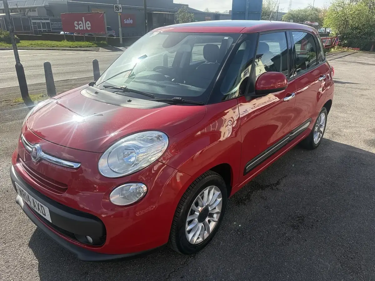 Used Fiat 500L Lounge 85 HP (62 kW) 2014 Red MPV