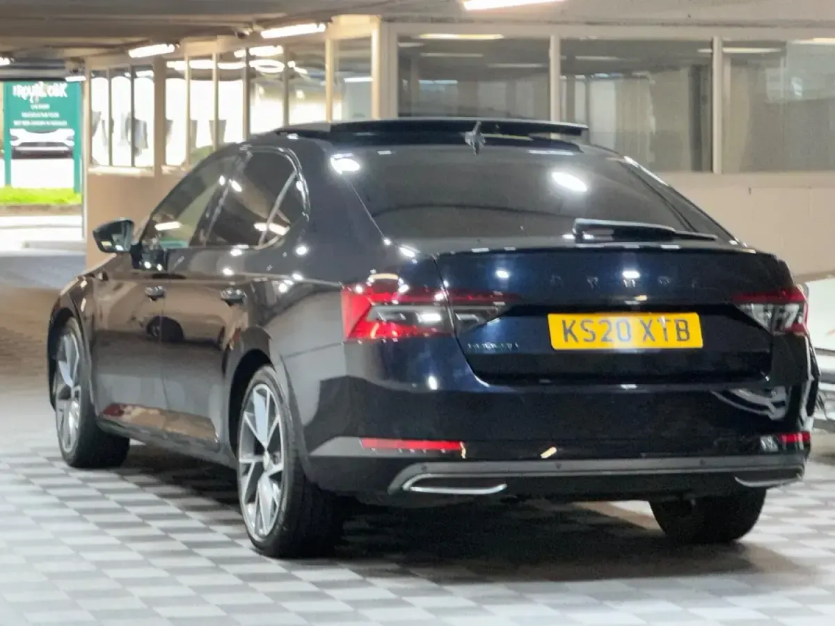 Gebraucht Skoda Superb SportlinePlus 2020 Schwarz Kleinwagen