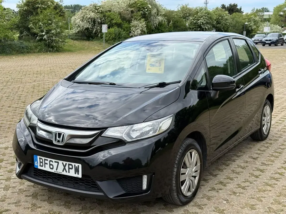 Begagnad Honda Jazz S 102 HK (75 kW) 2017 Svart Halvkombi
