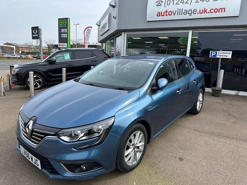 Used Renault Mégane IV Dynamique 130 HP (95 kW) 2016 Blue Hatchback