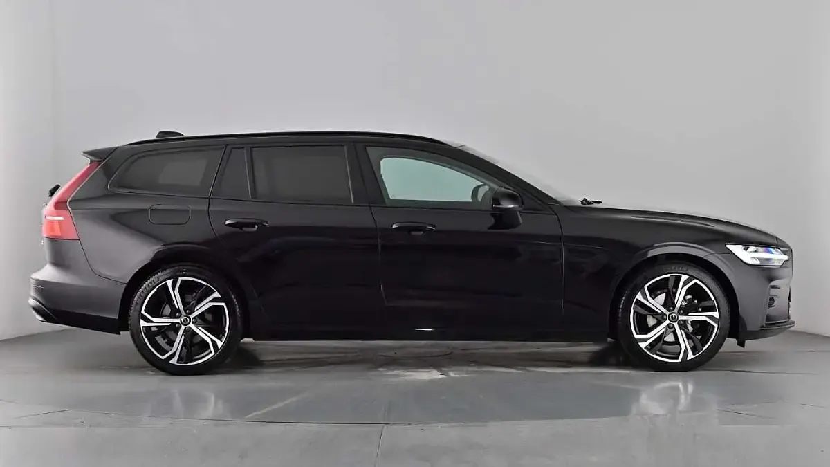Usado Volvo V60 Plus 2025 Preto Carrinha