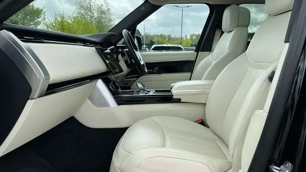 Używany Land Rover Range Rover SE 440 KM (323 kW) 2023 Czarny SUV