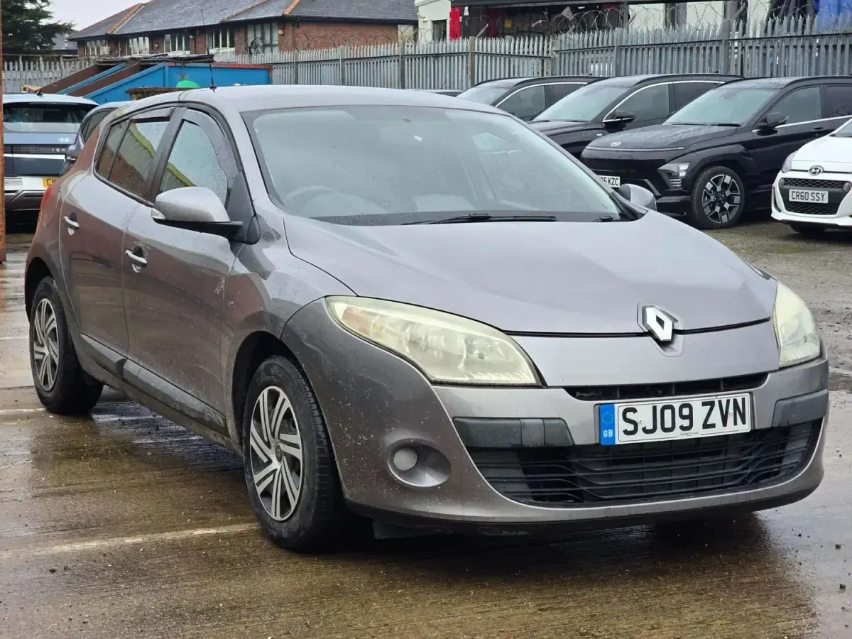 Usado Renault Mégane III Expression 2009 Cinzento Citadino