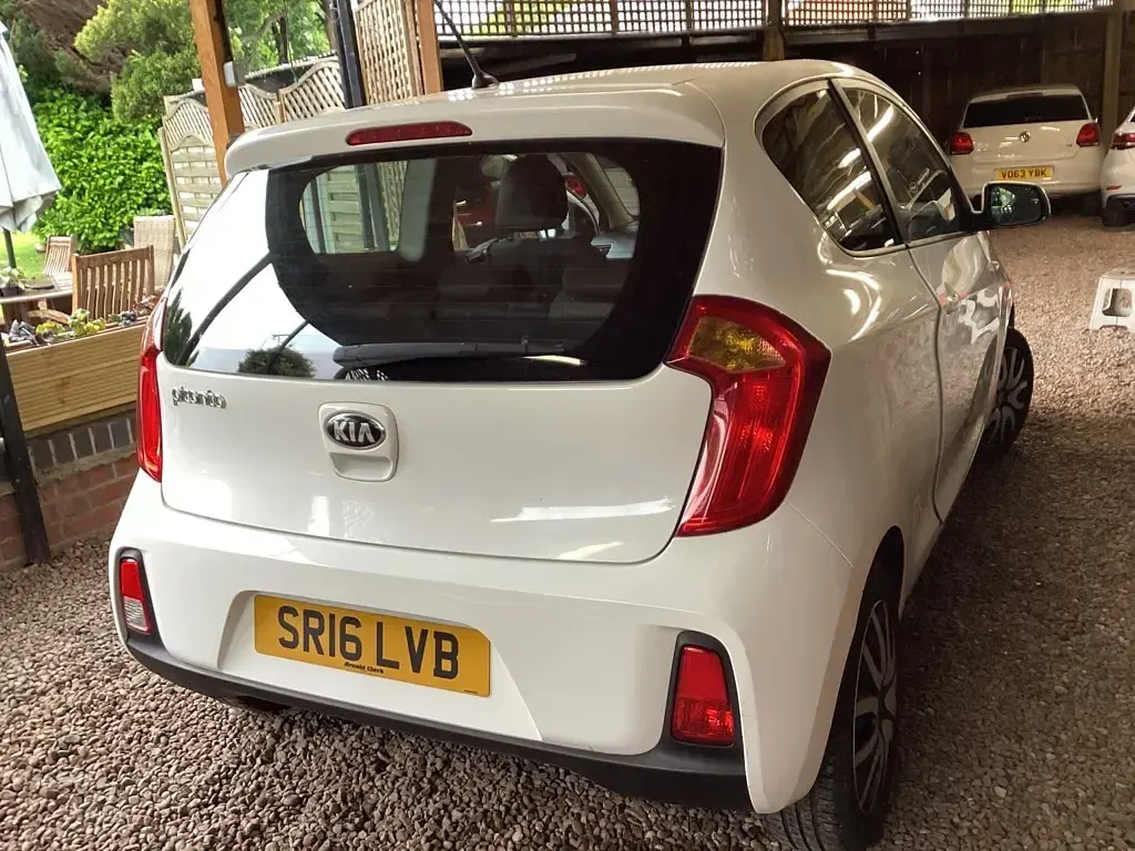 Used Kia Picanto 66 HP (48 kW) 2016 White Hatchback
