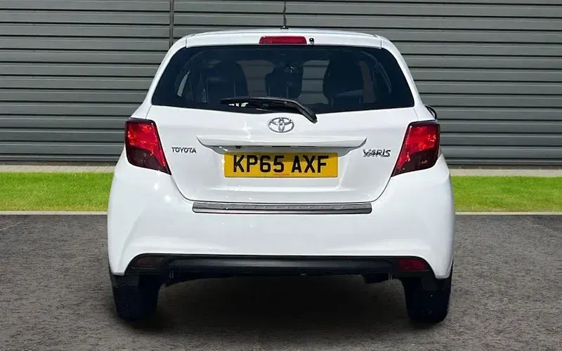 Used Toyota Yaris 99 HP (72 kW) 2016 Hatchback