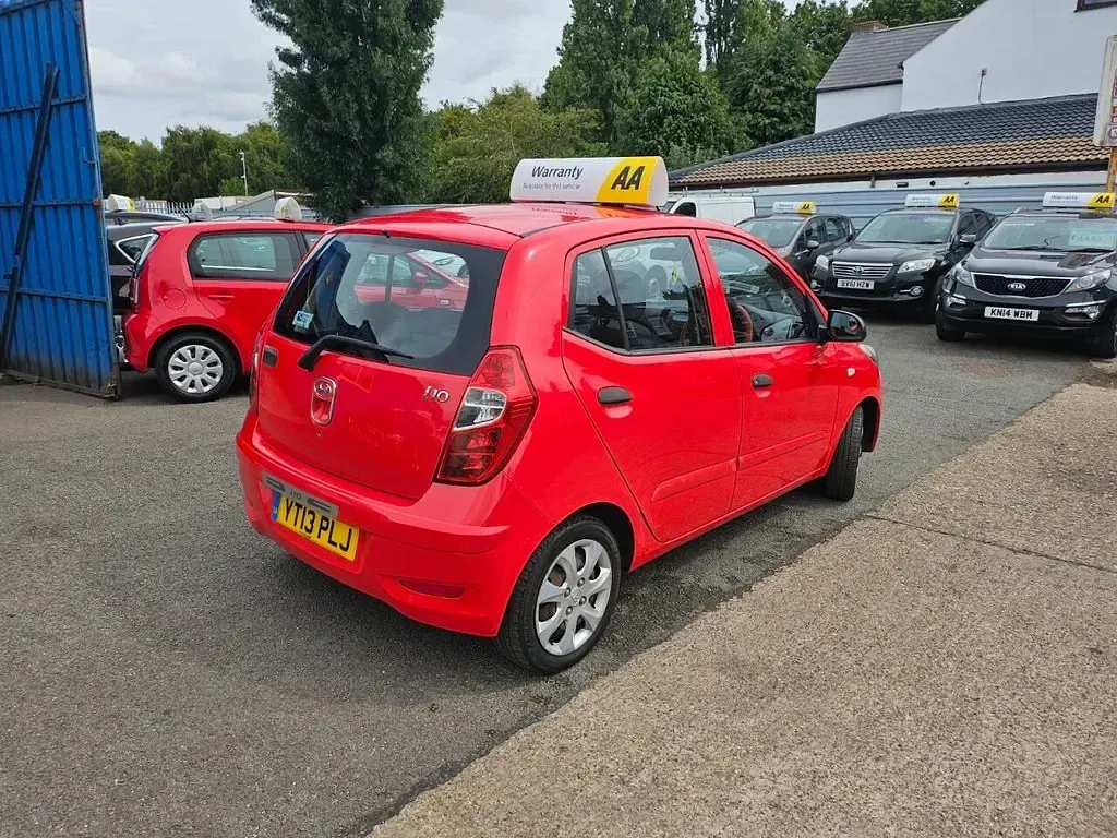 Used Hyundai i10 Classic 85 HP (62 kW) 2013 Red Hatchback