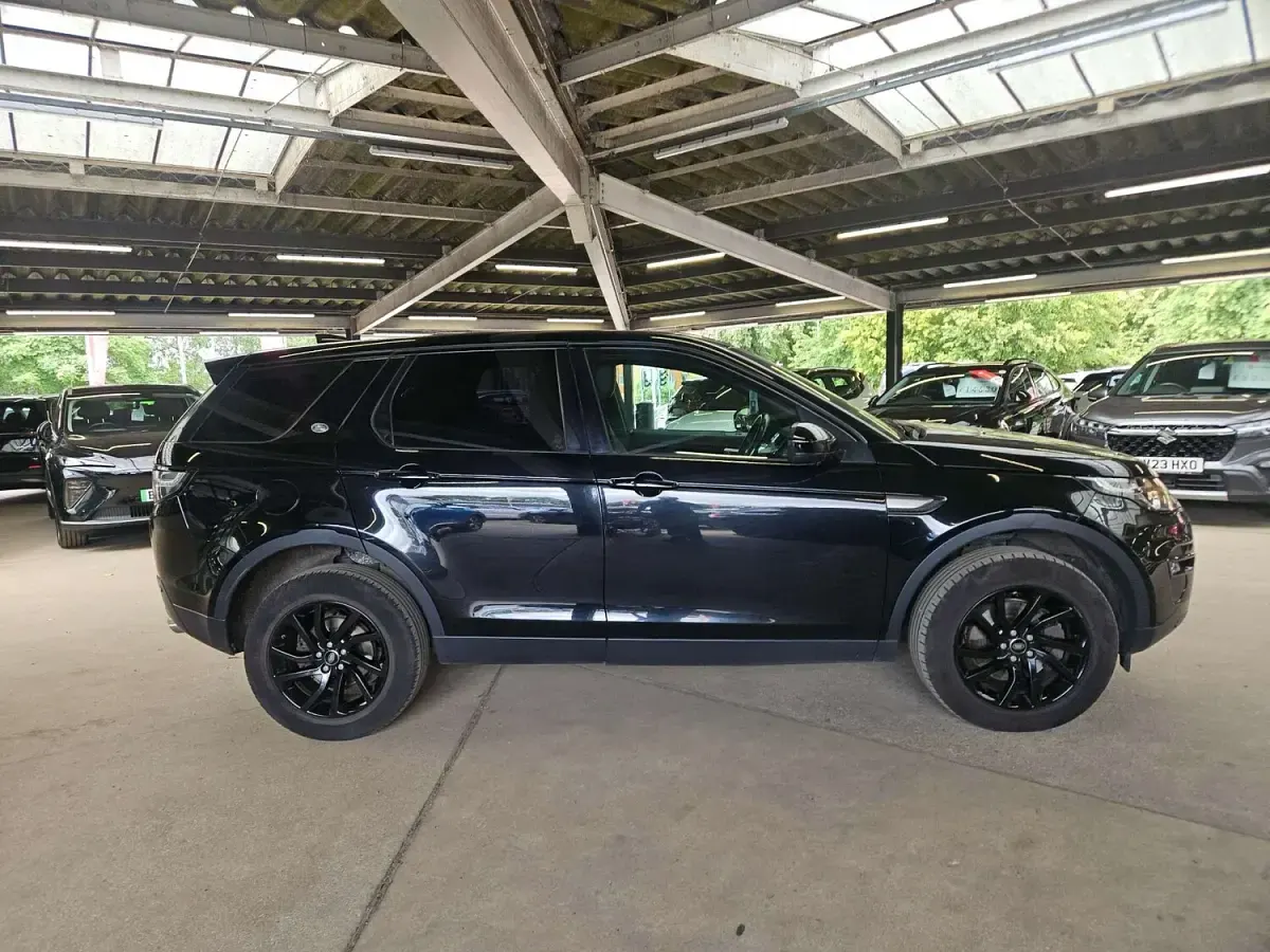 Used Land Rover Discovery 5 SE 2019 Black SUV