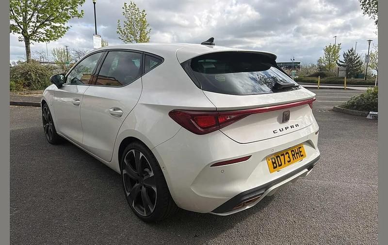 Used Cupra Leon VZ2 241 HP (177 kW) 2023 White Hatchback