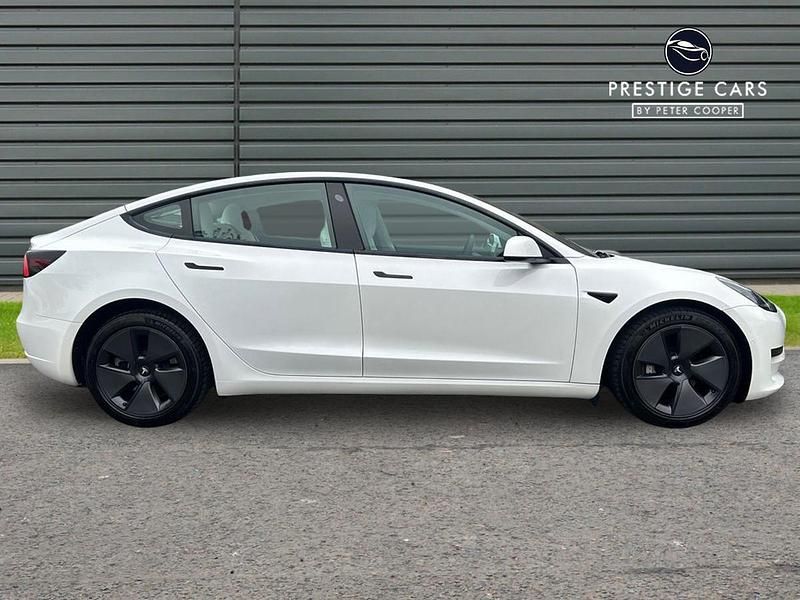 Used Tesla Model 3 Standard Range 366 kW (498 HP) 2022 White Sedan