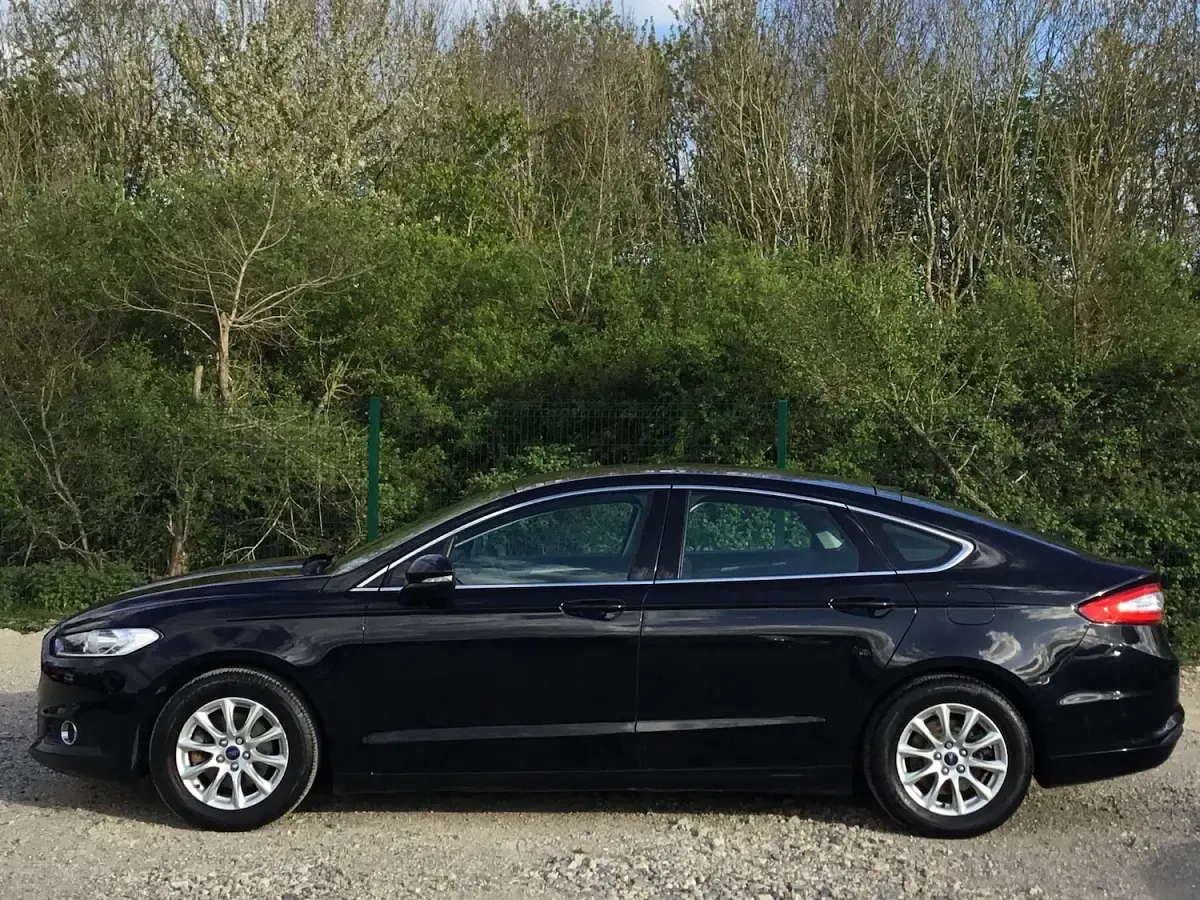 Used Ford Mondeo Zetec 115 HP (84 kW) 2015 Black Hatchback
