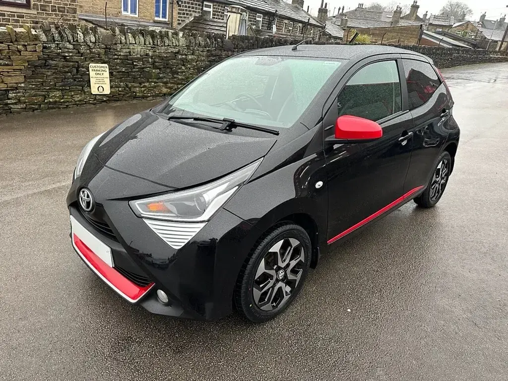 Used Toyota Aygo Trend 71 HP (52 kW) 2019 Black Hatchback