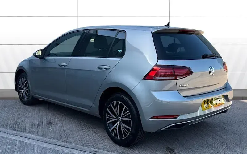 Used VW Golf VII SE 110 HP (80 kW) 2018 Silver Hatchback