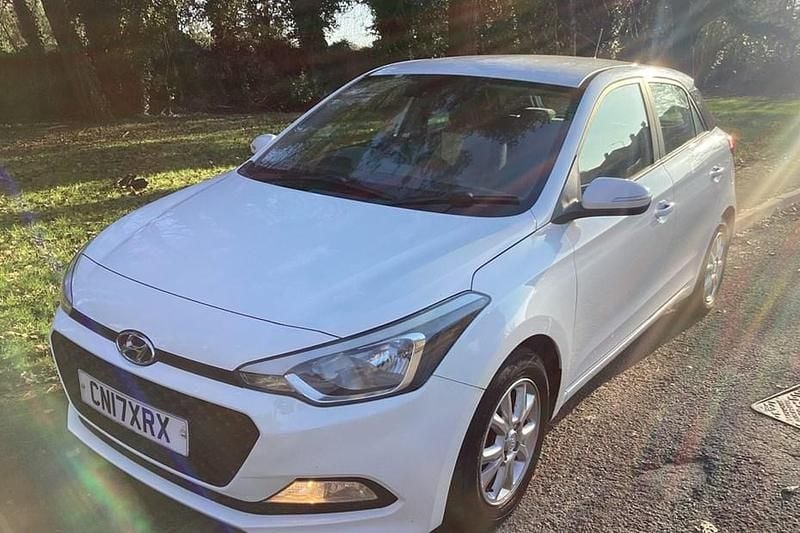 White Used 2017 Hyundai i20 SE Hatchback | £5,790 (Fair price) - Image 1/1