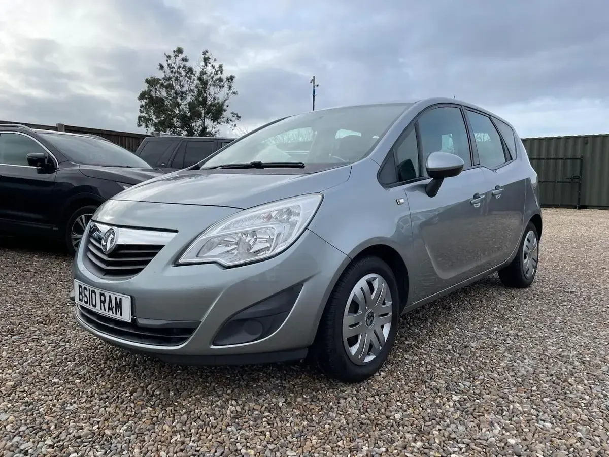 Used Vauxhall Meriva 140 HP (102 kW) 2012 Silver MPV
