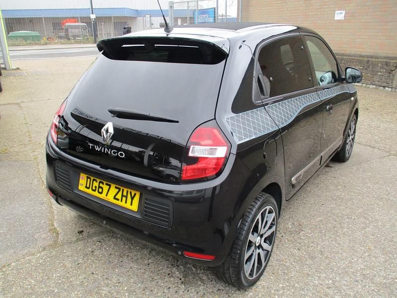 Used Renault Twingo Iconic 90 HP (66 kW) 2017 Black Hatchback