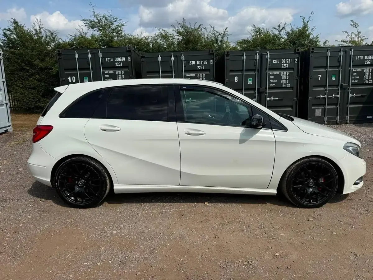 Used Mercedes B200 2012 White Hatchback