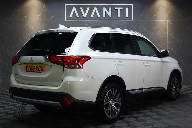 Used Mitsubishi Outlander 147 HP (108 kW) 2018 White SUV