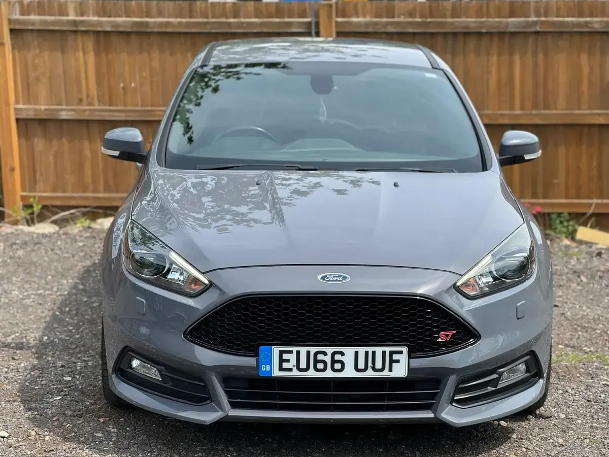 Used Ford Focus ST 250 HP (183 kW) 2016 Grey Hatchback
