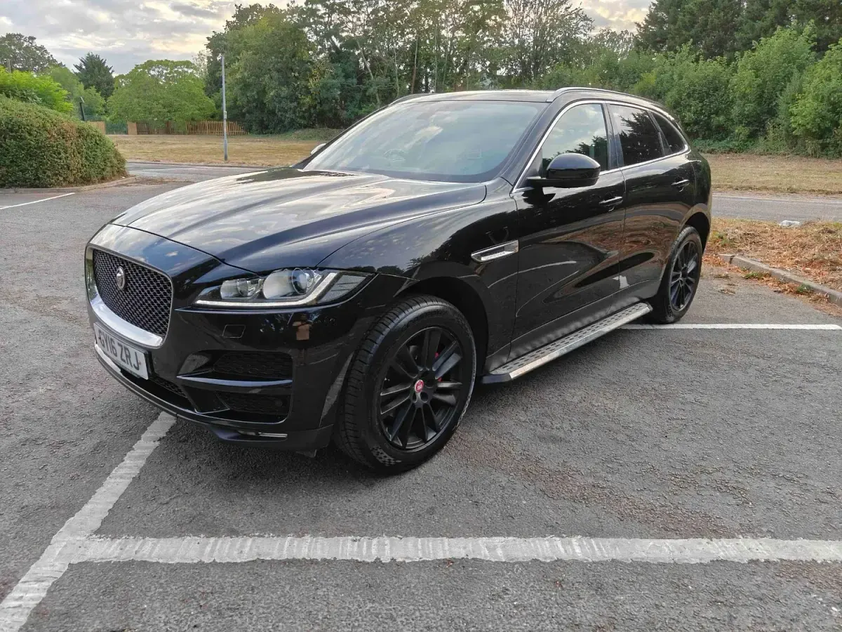 Used Jaguar F-Pace Portfolio 180 HP (132 kW) 2016 Black SUV