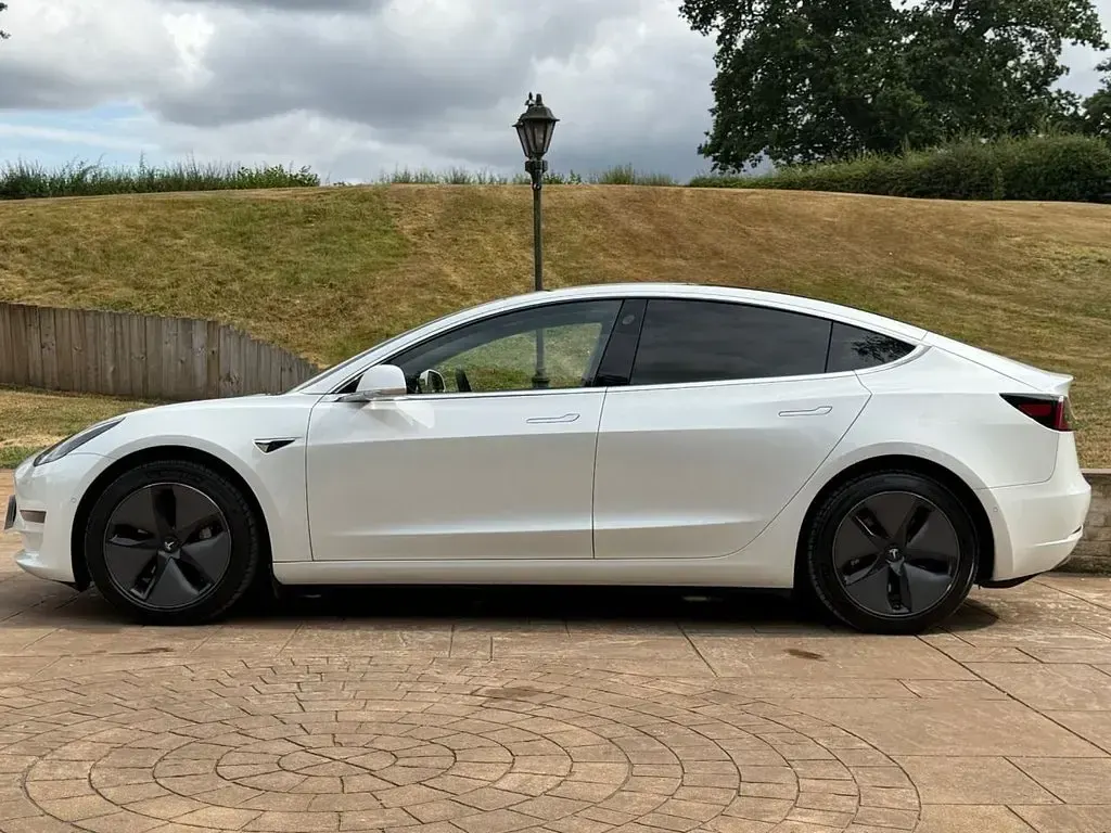 Used Tesla Model 3 Long Range AWD 366 kW (498 HP) 2020 White Sedan