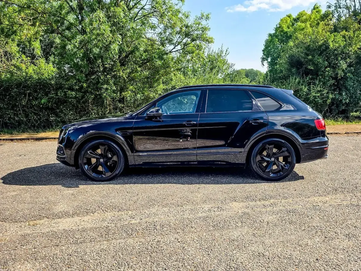 Used Bentley Bentayga 435 HP (319 kW) 2017 Black SUV