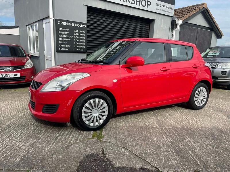 Usado Suzuki Swift 94 HP (69 kW) 2013 Vermelho Citadino