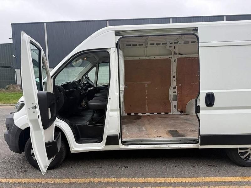 Used Peugeot Boxer 130 HP (95 kW) 2018 White Van