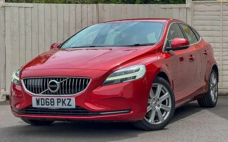 Used Volvo V40 Inscription 152 HP (111 kW) 2019 Hatchback