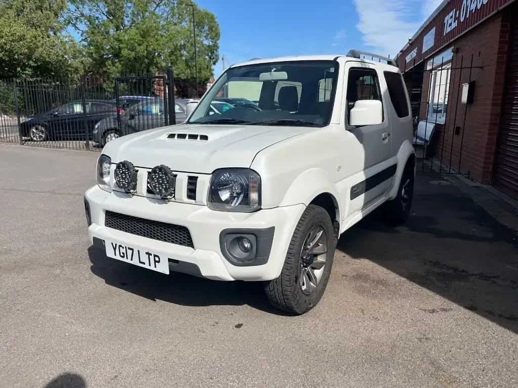 Used Suzuki Jimny SZ4 85 HP (62 kW) 2017 White SUV