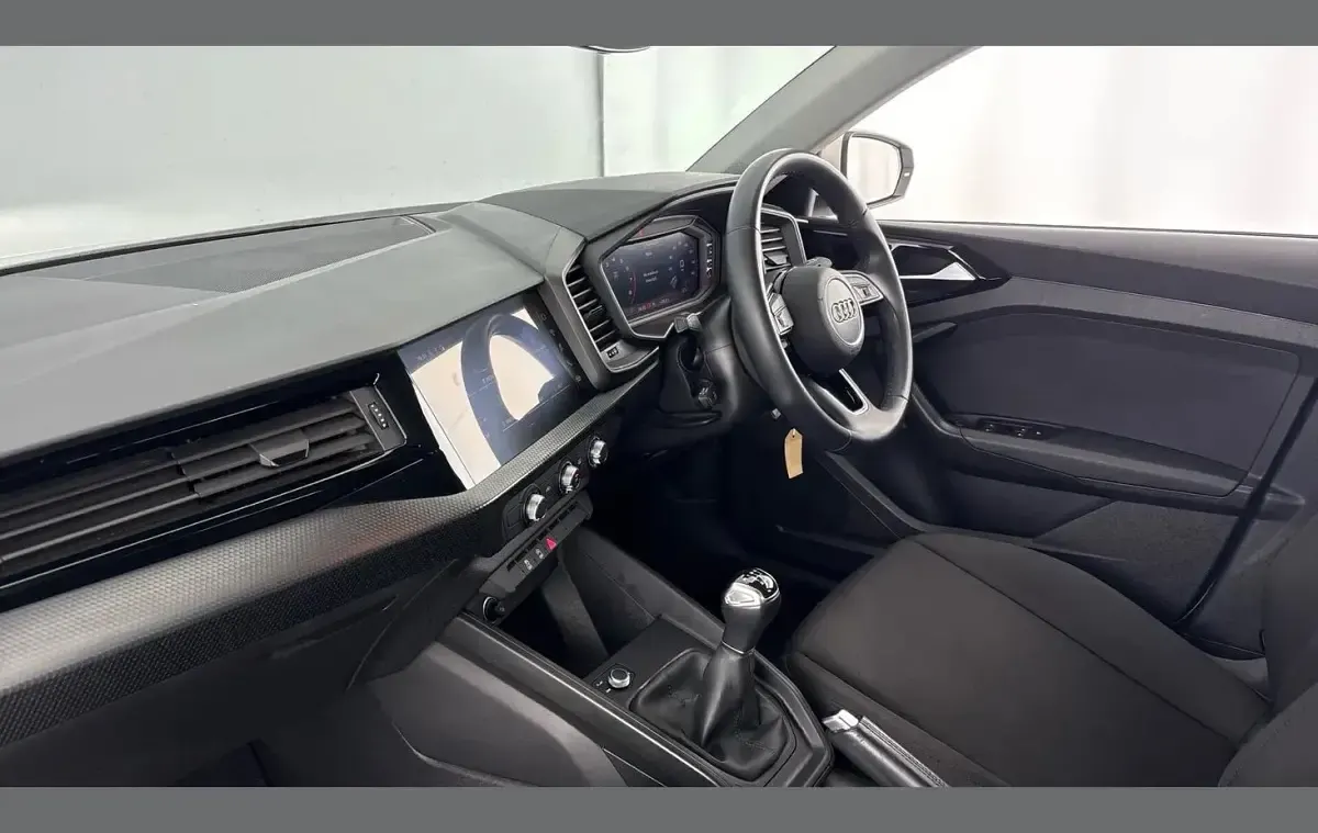 Käytetty Audi A1 Design 94 HP (69 kW) 2023 Valkoinen Katumaasturi