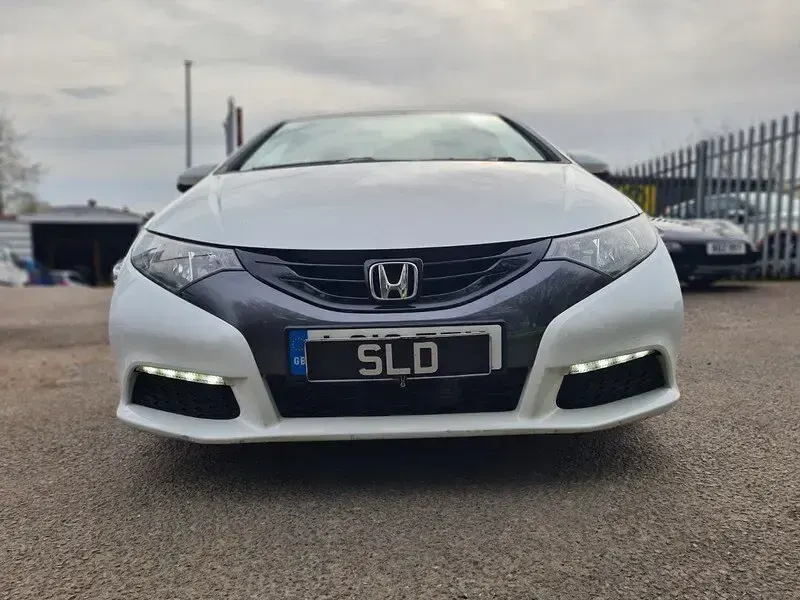 Used Honda Civic 2013 White Hatchback